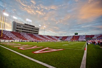 Razorbacks Reach Agreement To Continue Games at War Memorial Stadium